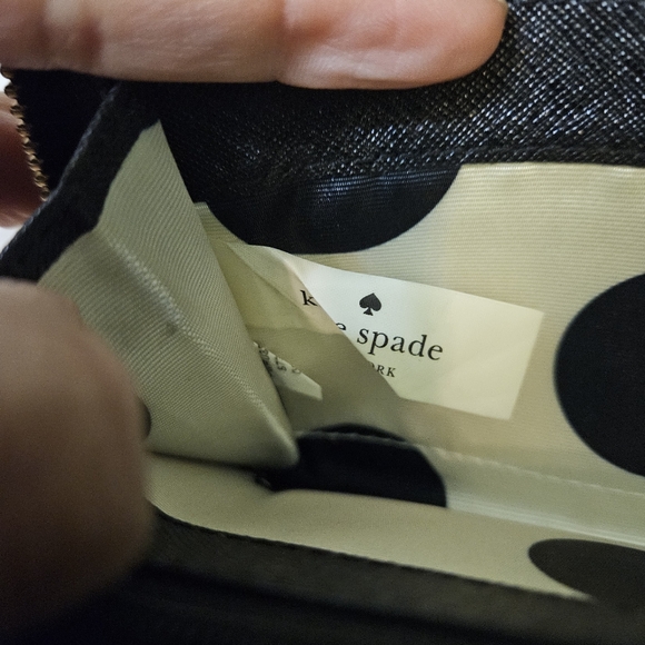 Kate Spade Staci Two tone Wallet.Zip around closure. - Picture 9 of 13